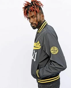 Roberto Clemente Clemente #21 Stadium Jacket Bundle SPORT AND ICON 9 Roberto Clemente Clemente #21 Stadium Jacket Bundle SPORT AND ICON