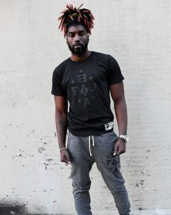 SPORT AND ICON Fergie Jenkins Black Aces Tee