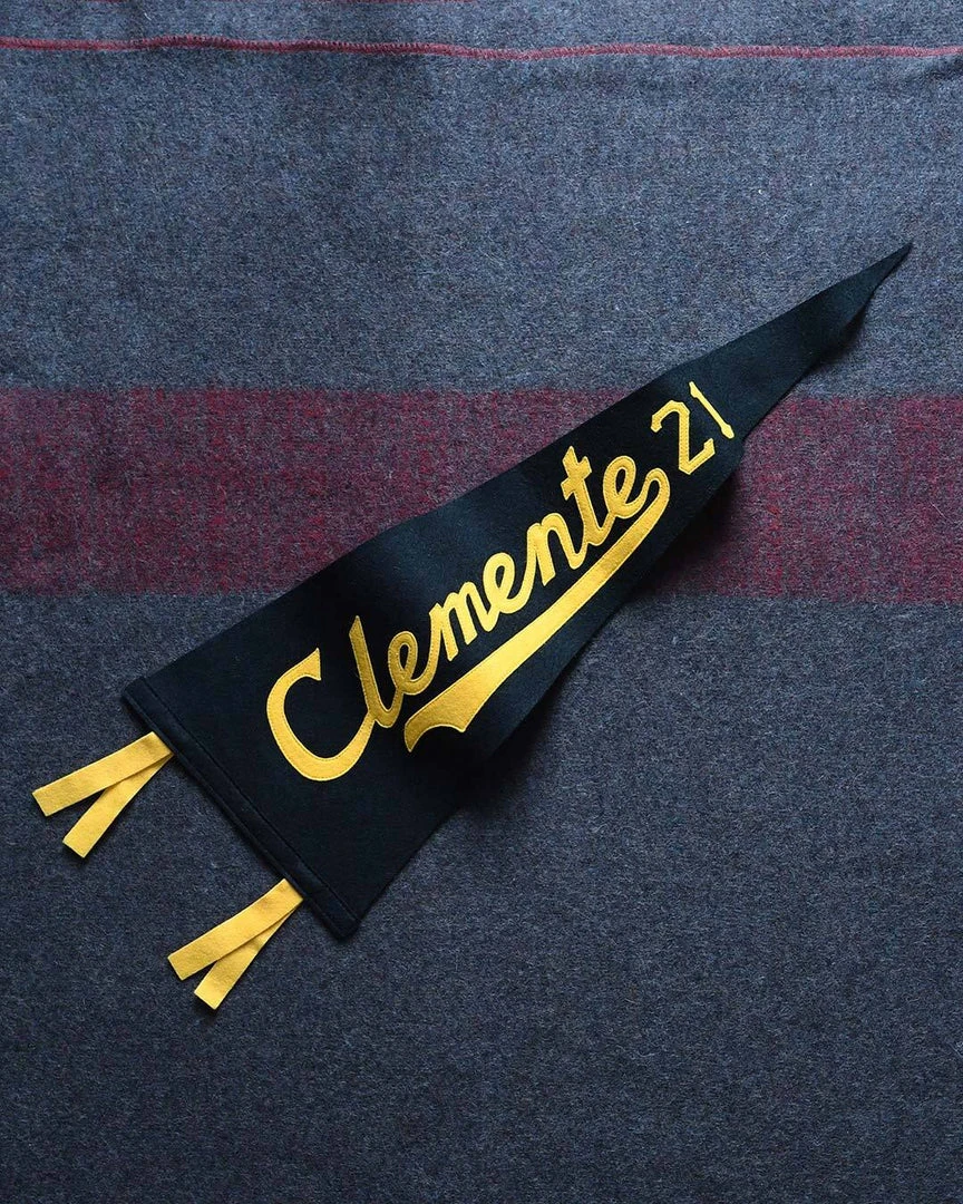 SPORT AND ICON Roberto Clemente 21 Pennant 3 SPORT AND ICON Roberto Clemente 21 Pennant
