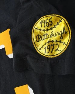 SPORT AND ICON Roberto Clemente Baseball Black Tee